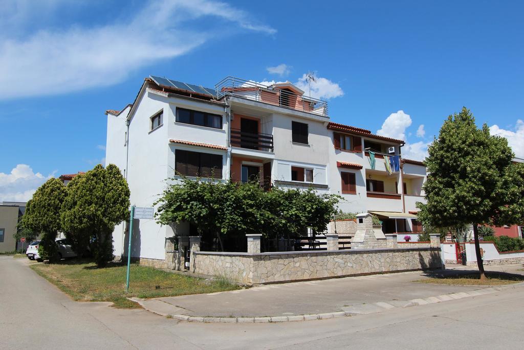 Apartments Natali Rovigno Esterno foto