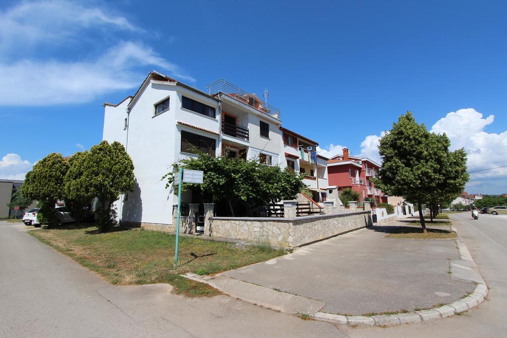 Apartments Natali Rovigno Esterno foto